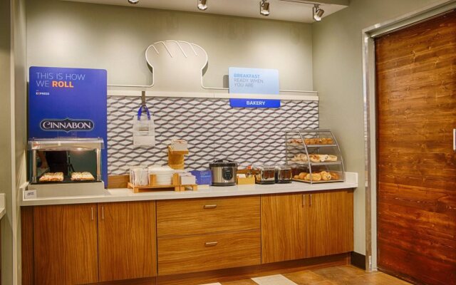 Holiday Inn Express & Suites Detroit Northwest - Livonia by IHG