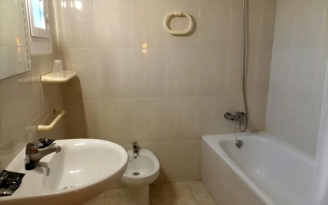 Vintage Hotel Mercedes