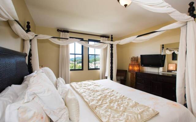 Classy artsy ocean-view unit near pool at Pacifico in Coco sleeps 6