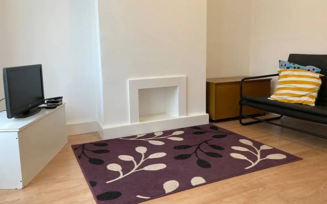 Cv21 3SG Whole 2-bed House in Rugby