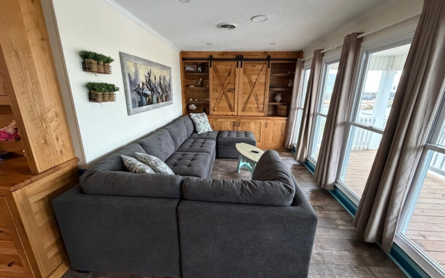 Coastal Home: Walk to Holden Beach!