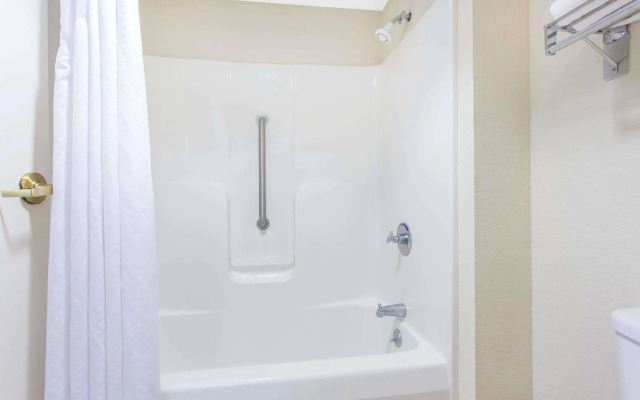 Super 8 By Wyndham Spartanburg/I-26 Exit 22