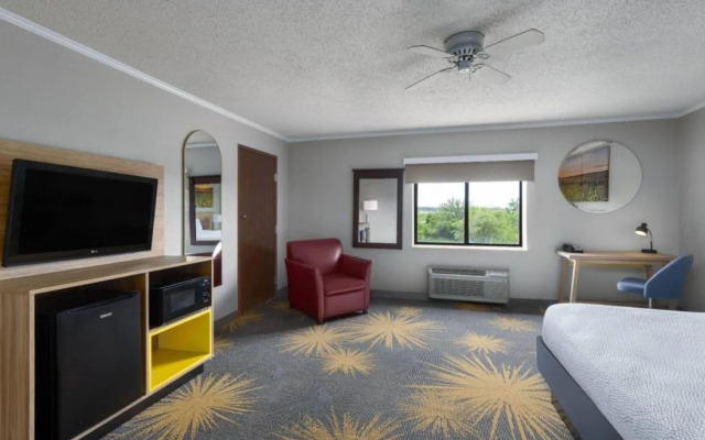 Days Inn by Wyndham Kansas City Northeast