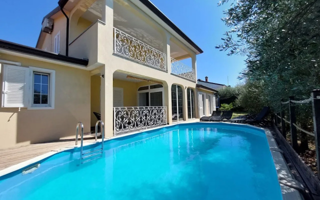Holiday House with Pool Villa Seabird