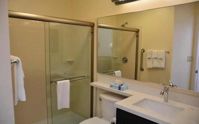 Candlewood Suites College Station At University by IHG