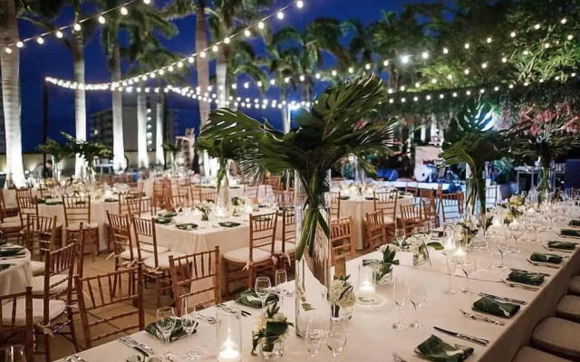 Four Seasons 1br Suite