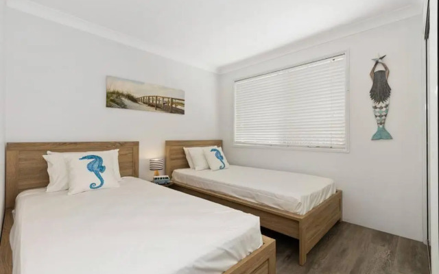 2Bed Beachfront Apartment - Holiday Management