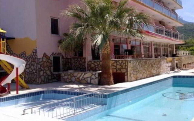 Kalamaki Beach Hotel