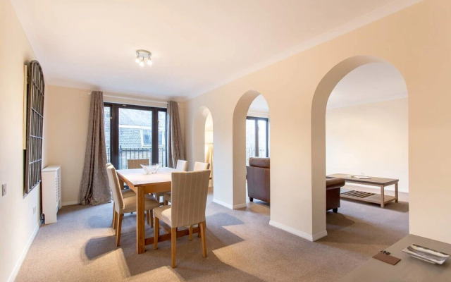 Historic City Centre Apt with Free Secure Parking