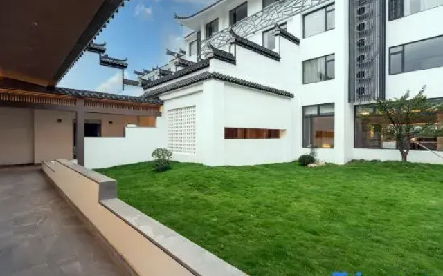 Jianguo HIDDEN Hotel (Huangshan Hongcun Scenic Area)