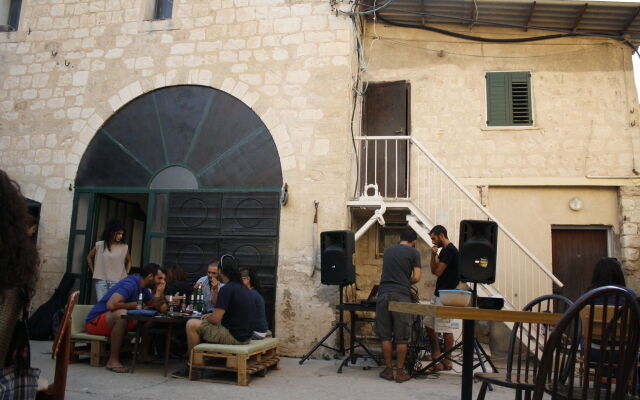 Al Yakhour Hostel