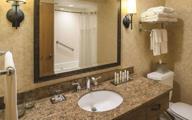 DoubleTree by Hilton Seattle Airport