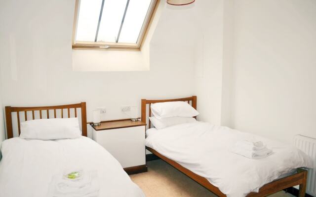 Beautifully converted 400-year-old threshing barn. Pet-friendly.