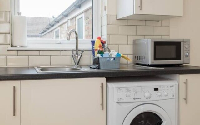 Homely Spaces Large 2-bed Apartment in Bedford
