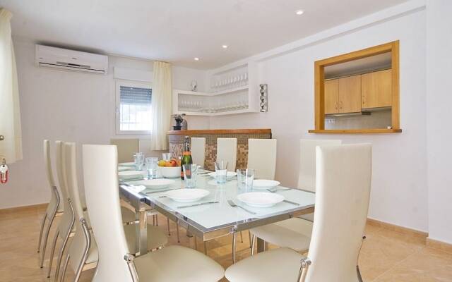 Villa - 7 Bedrooms with Pool and WiFi - 105006