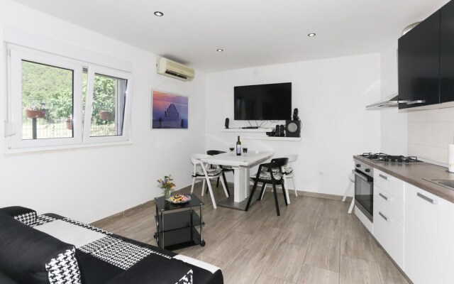 Nice Home in Solin With Wifi and 2 Bedrooms