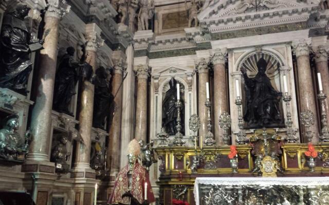 Queen Carolinas Homes - Apartments in old town