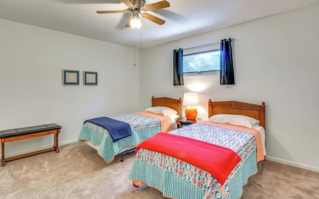 Seneca Escape w/ Screened Patio: Near Lakes!