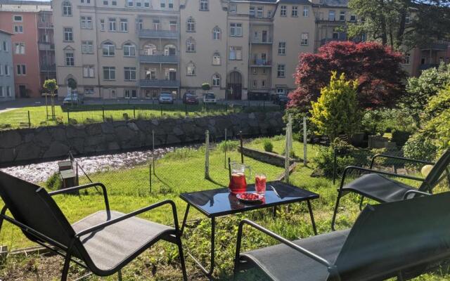 Flussblickwohnung mit Terrasse, Pool, Garten&Sauna - Zi2