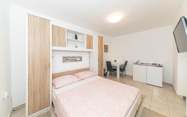 Nice Home in Kastel Kambelovac With Wifi and 3 Bedrooms