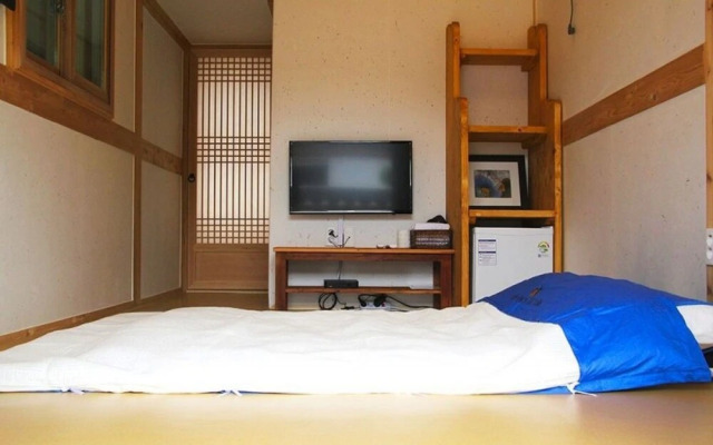 Jeonju Yeonwoodang Hanok Pension