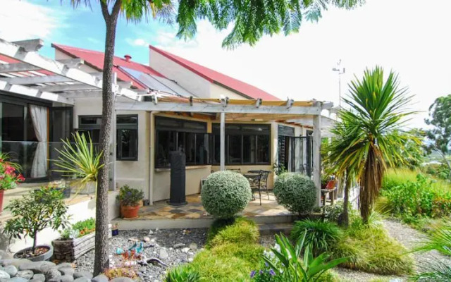 The Loft Art Studio & Premium Bed and Breakfast