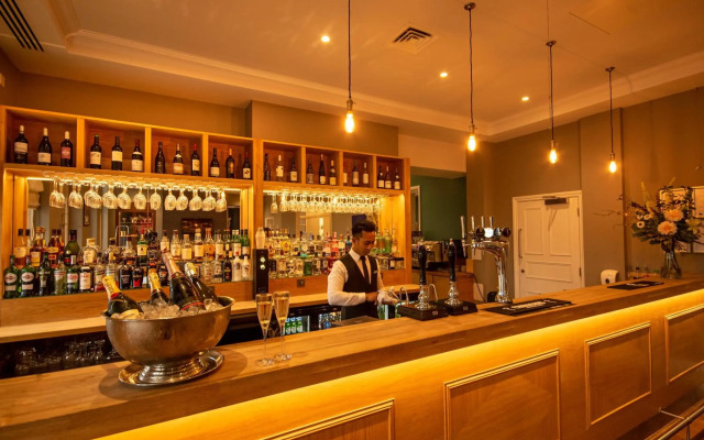 Yarrow Hotel