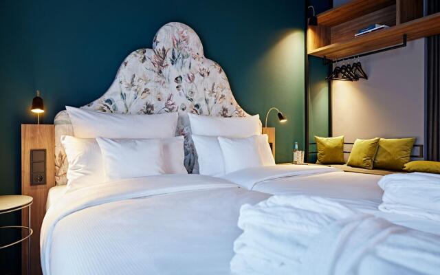 Me and All Hotel Dusseldorf Oberkassel, by Hyatt