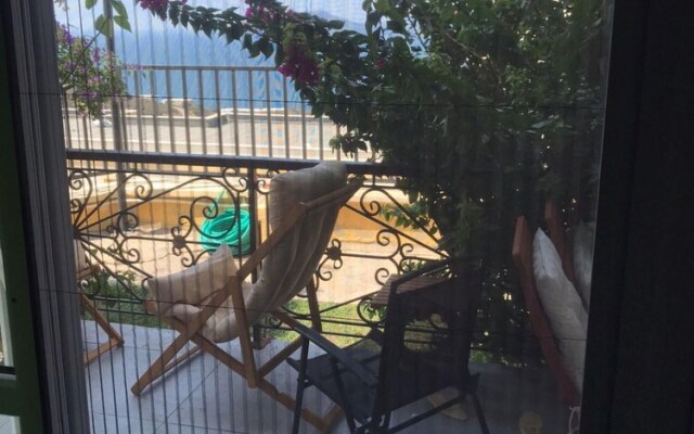 Lovely Flat Near Sea With Shared Pool in Milas