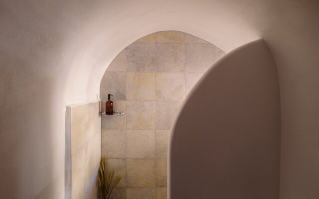Firalia, Casa In Rock Suites