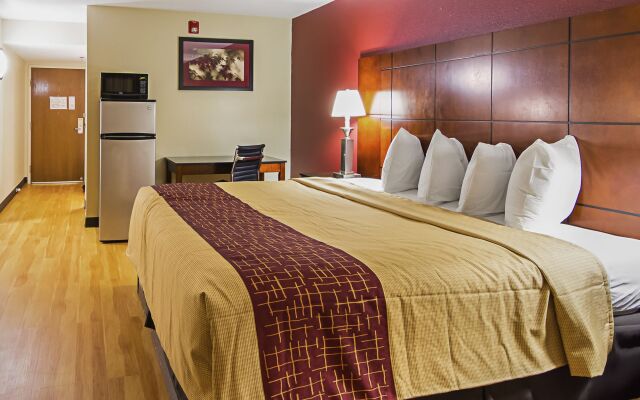Red Roof Inn & Suites Fayetteville - Fort Bragg