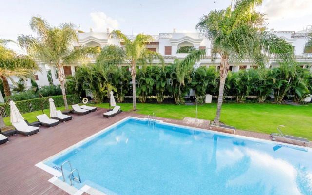 LUXURY APARTMENT FRONTAL BEACH in Doncella Beach