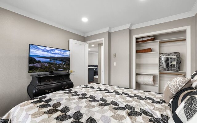 Bijou at the Lake - Amazing Lake Front Complex!