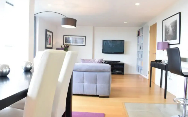 Spacious 2 Bedroom Penthouse in Islington