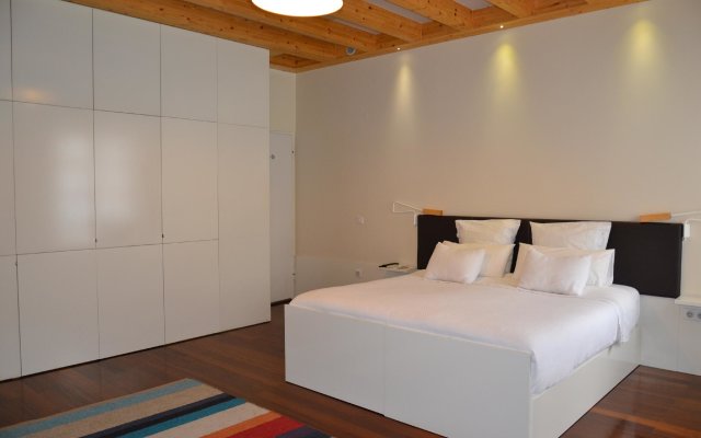 "room in Apartment - Stay in the Heart of Porto!"