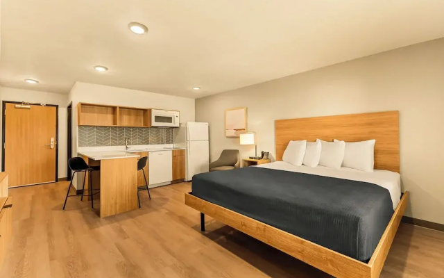 LivAway Suites Phoenix-Glendale