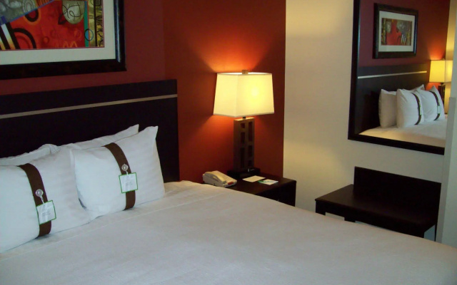 Holiday Inn Omaha Downtown - Waterpark by IHG