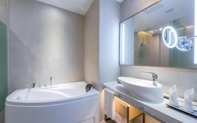 Lavande Hotel·Foshan  Zhoucun Liguang Road Xunfenggang Metro station