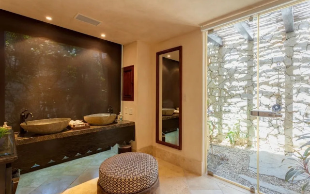 Casa de la Familia 7 Bedroom Contemporary Hacienda Style at Discounted Rate!