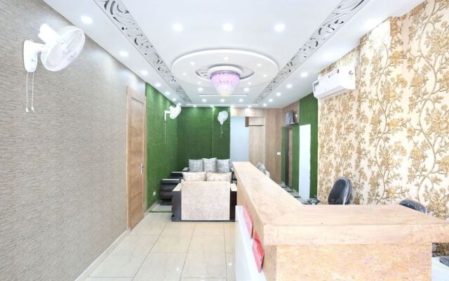 OYO 15863 Hotel Royal Vij