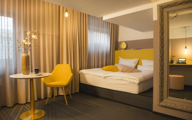 Riverside Royal Hotel