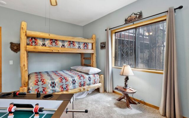 Lazy Llama Lodge #2150