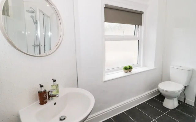 Gerrard House Apartment