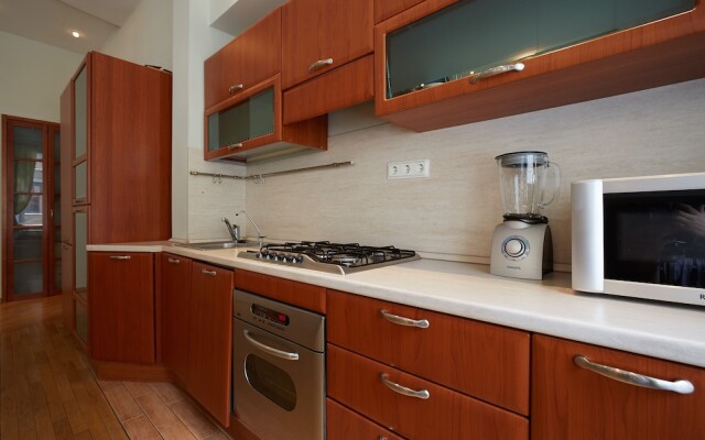 Апартаменты Center City на Жуковского 12