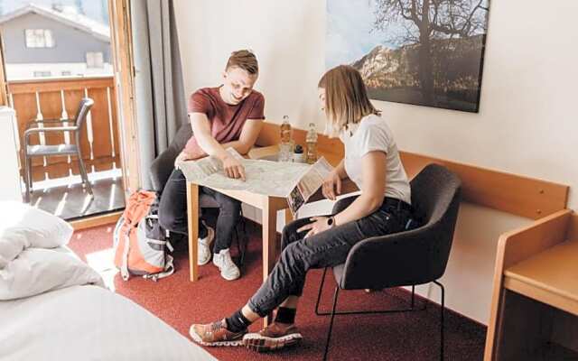 Dorfcafe Unken Hotelpension sWirtshaus im Dorf