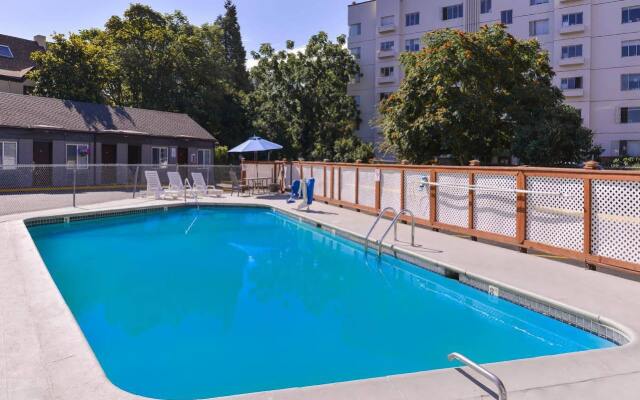 Travelodge by Wyndham Eugene Downtown/University of Oregon