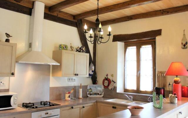 Gite Mazeyrolles, 3 pièces, 4 personnes - FR-1-616-106