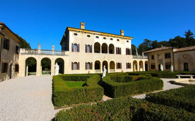 Hotel Villa Giona