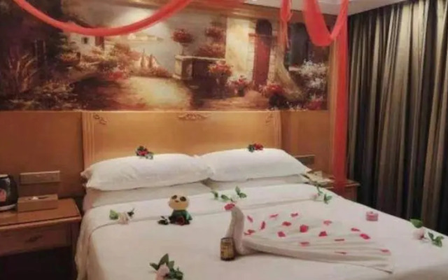 Vienna Hotel ( Guanlanhu station Shanshui Tianyuan)