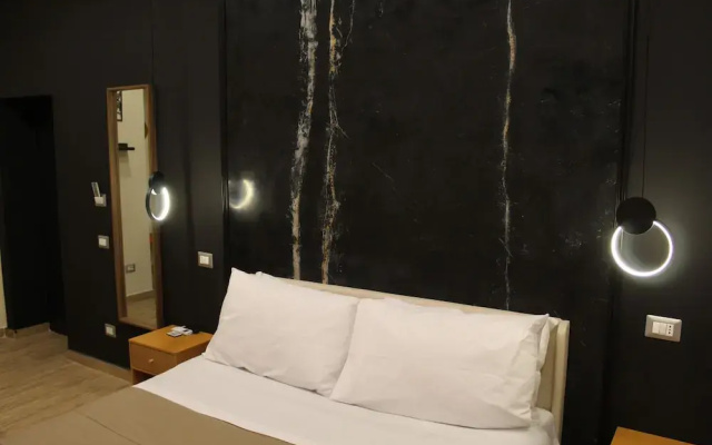 Blackwoody Contemporary Rooms - Toledo